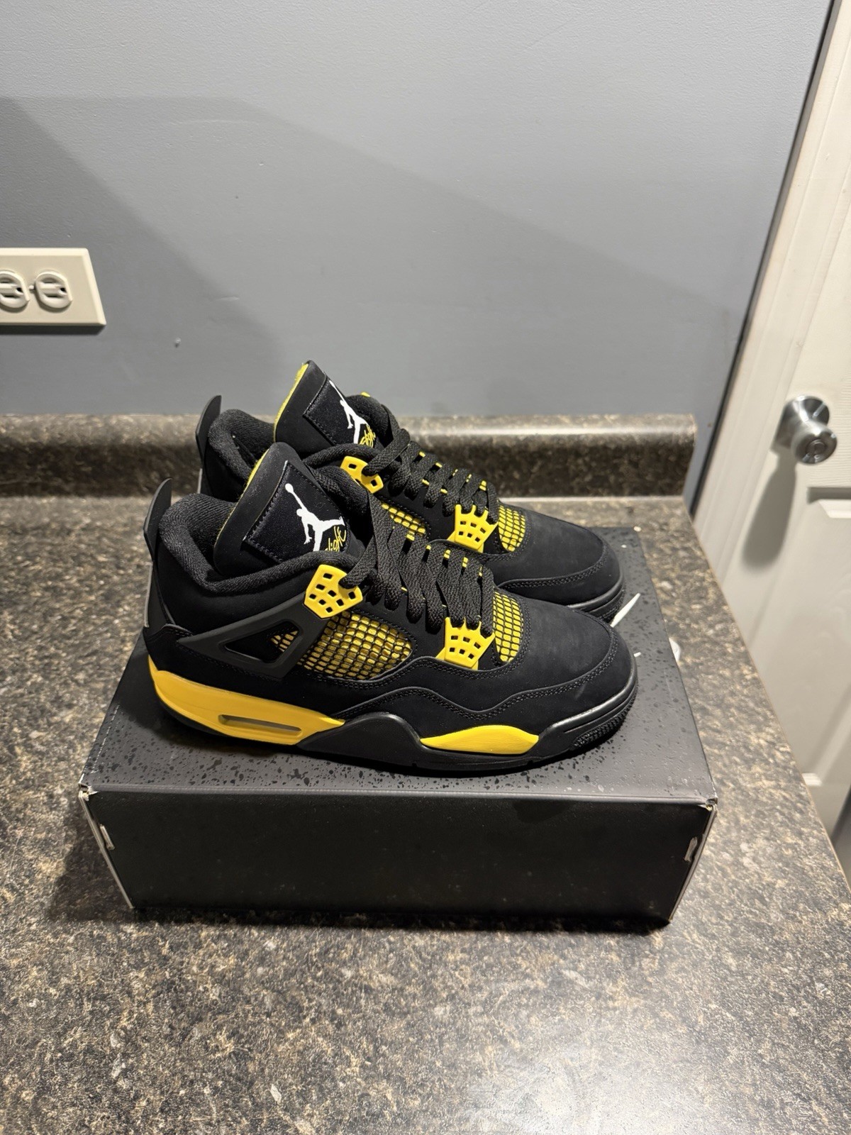 Air Jordan 4 Retro “Thunder” Black/Yellow US 8