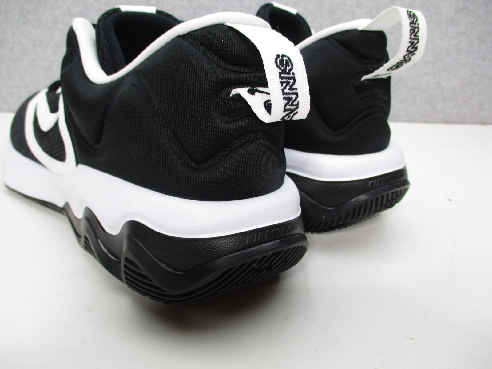 Nike Giannis Immortality 3 Basketball Shoes Mens Sz 11 White/Black DZ7533 003