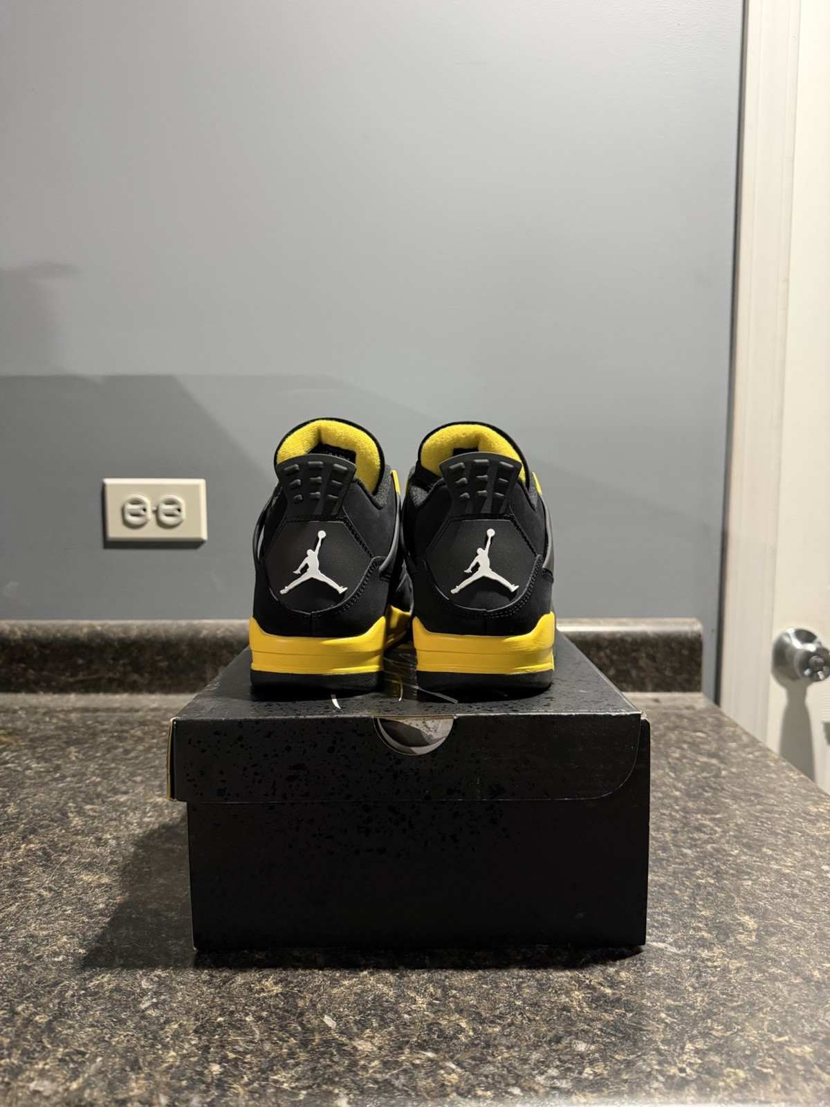 Air Jordan 4 Retro “Thunder” Black/Yellow US 8