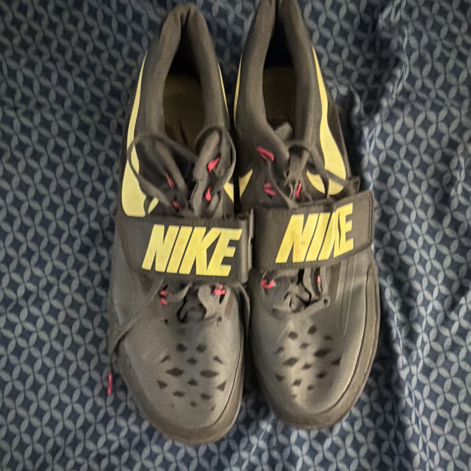 Nike Men’s Low Top Athletic Throwing Shoes, Black Solid, Lace Up with Strap