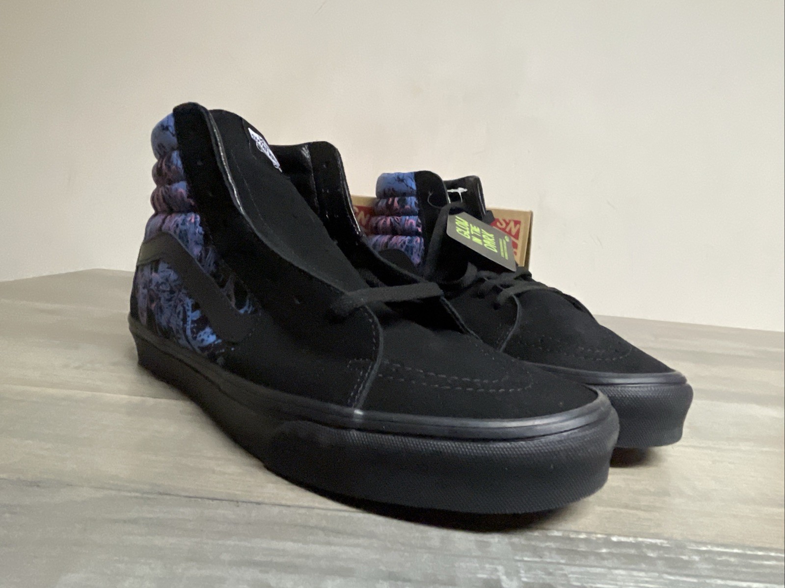 Vans Sk8-Hi Halloween Shoes Glow-in-the-Dark Blue/Pink/Black Men’s Size 10.5 NEW