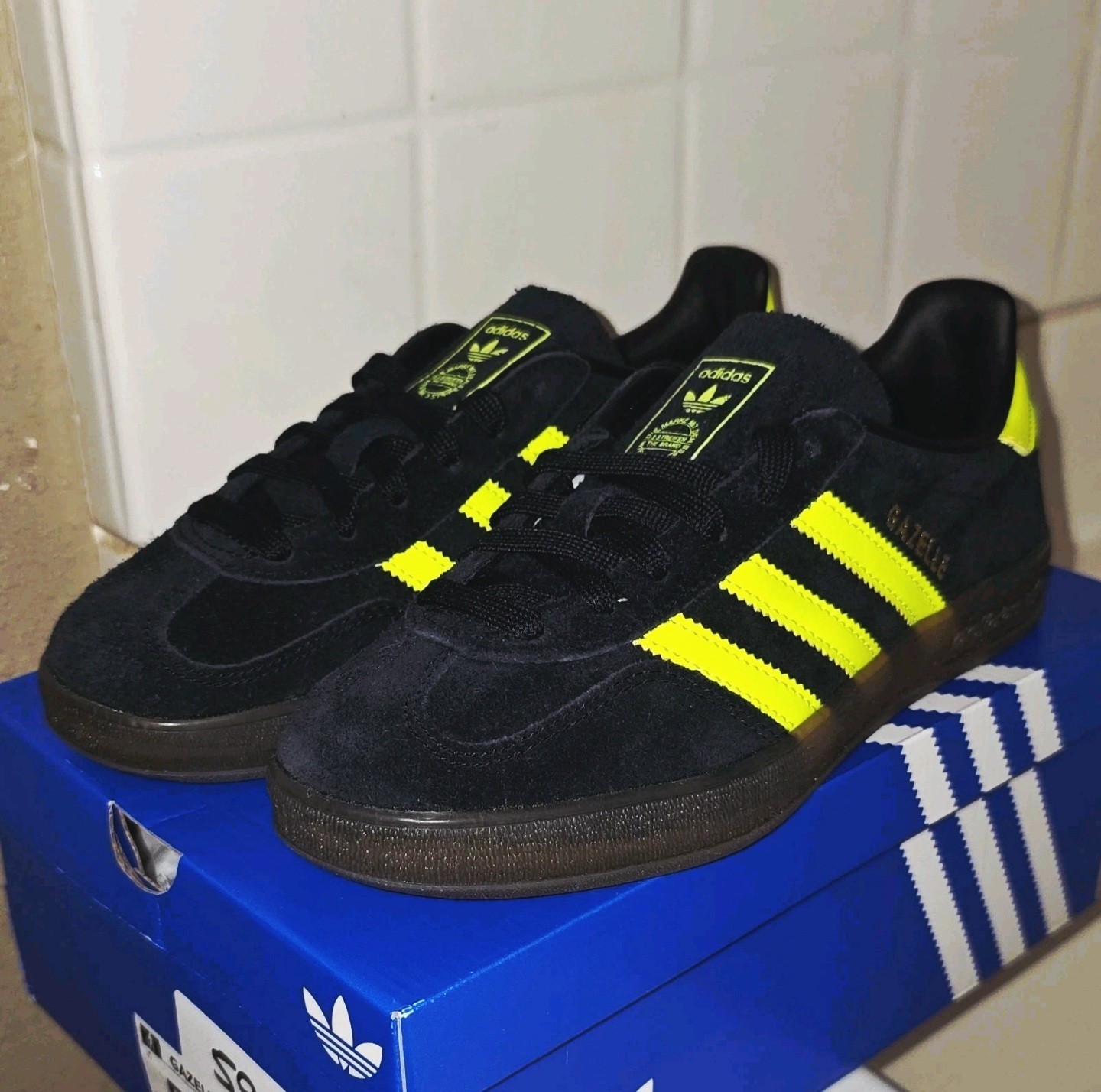 Adidas Gazelle Black Solar Yellow Suede Size 5 Mens Womens 6 Retro JR3841