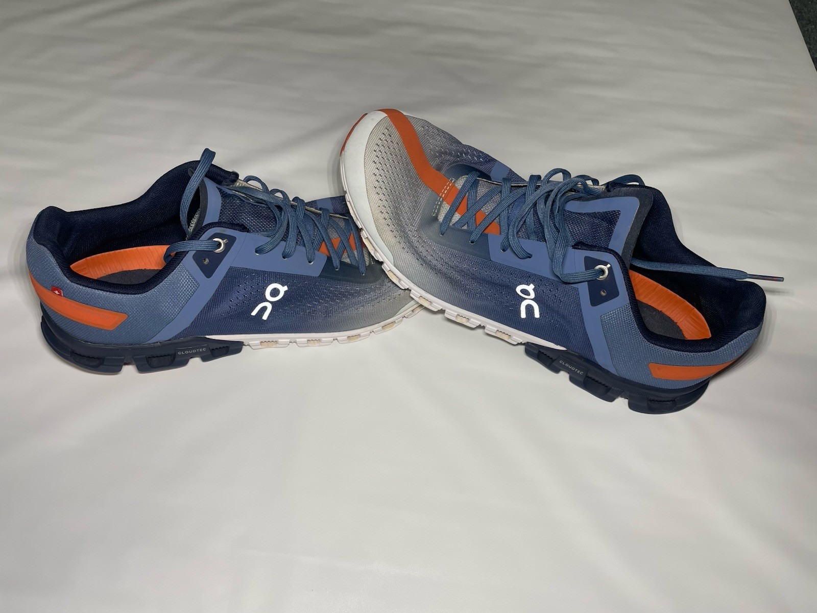 ON Cloudflow Men’s Blue Light Running Shoes Run Sport Men’s Sneakers Size 10.5
