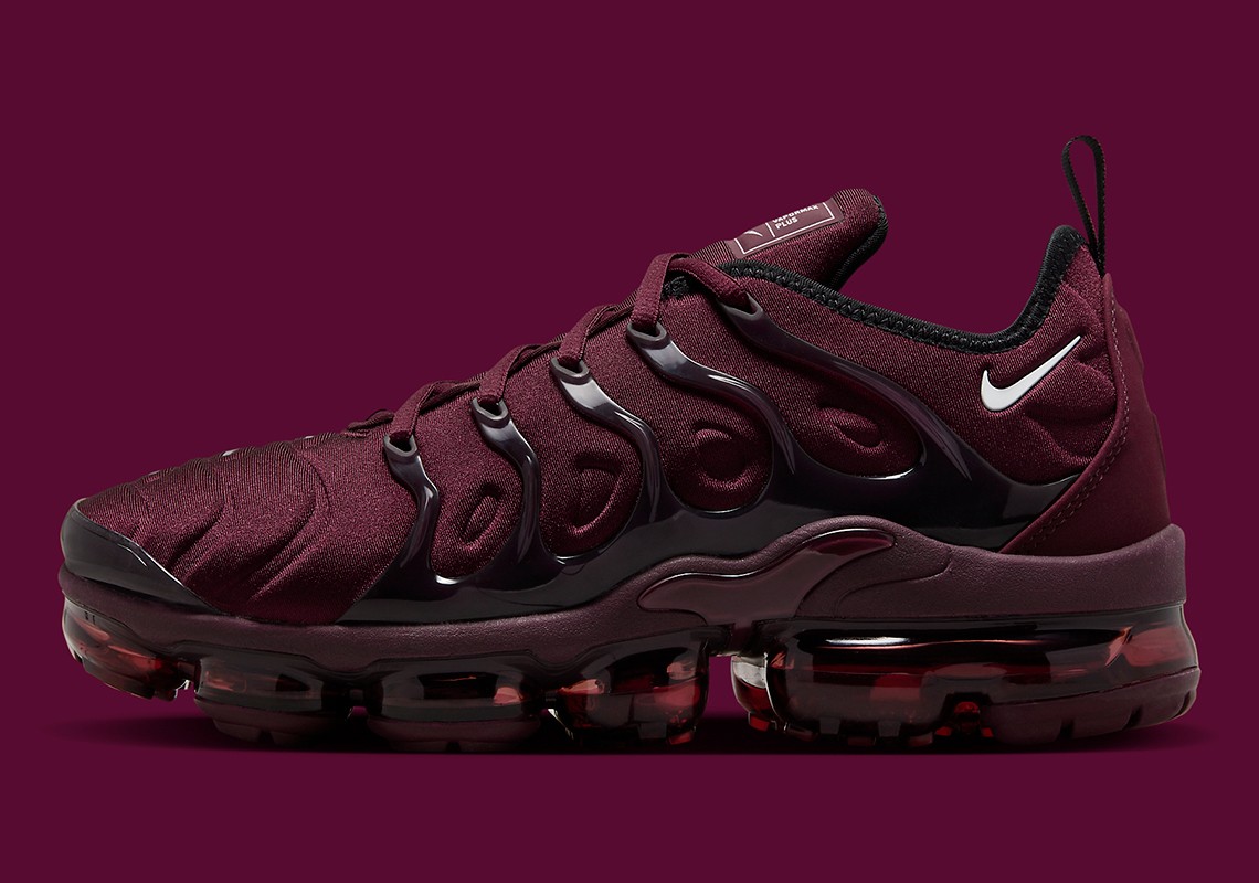 Nike Air Vapormax Plus Night Maroon Cedar Black FN6850-681 sz 10.5 Men’s