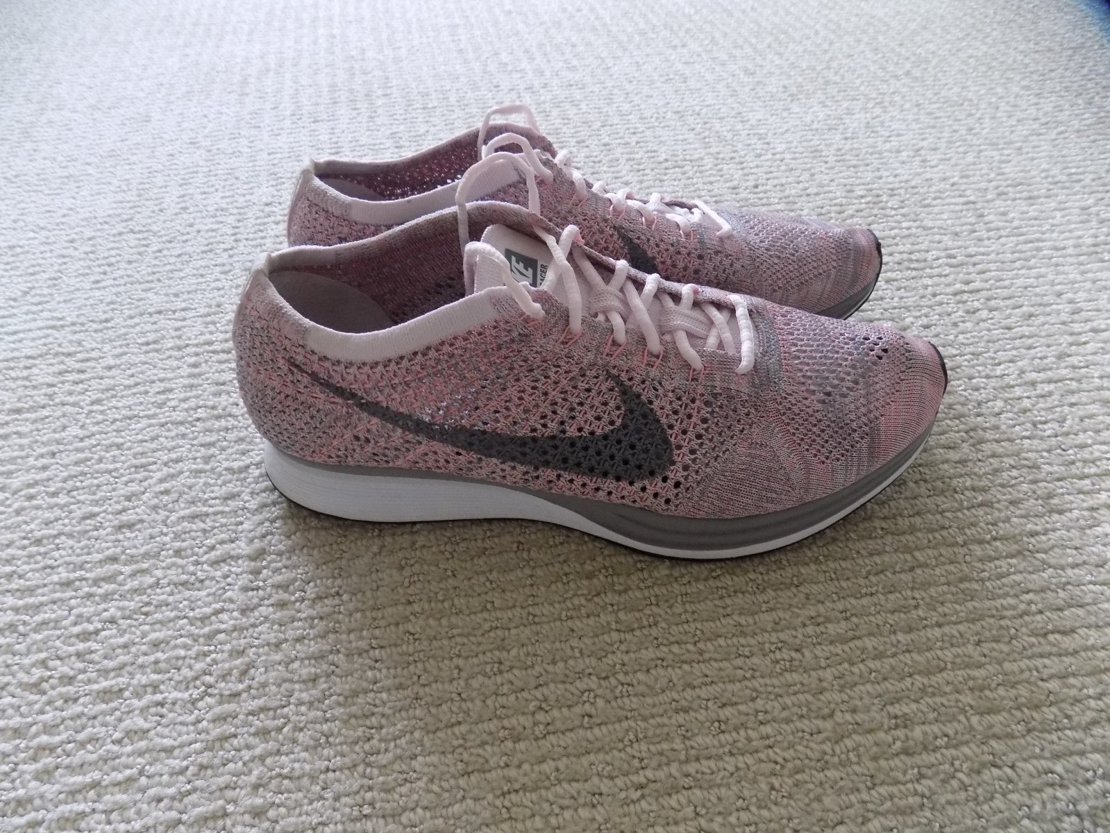 MENS 10 WOMENS 11.5 NIKE FLYKNIT RACER SHOES MACAROON PINK STRAWBERRY 526628 604