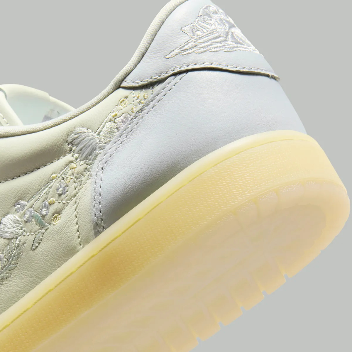 Nike Air Jordan 1 Retro Low OG Rabbit Floral Swoosh Sail Nby IF4391-100 sz 7 Men