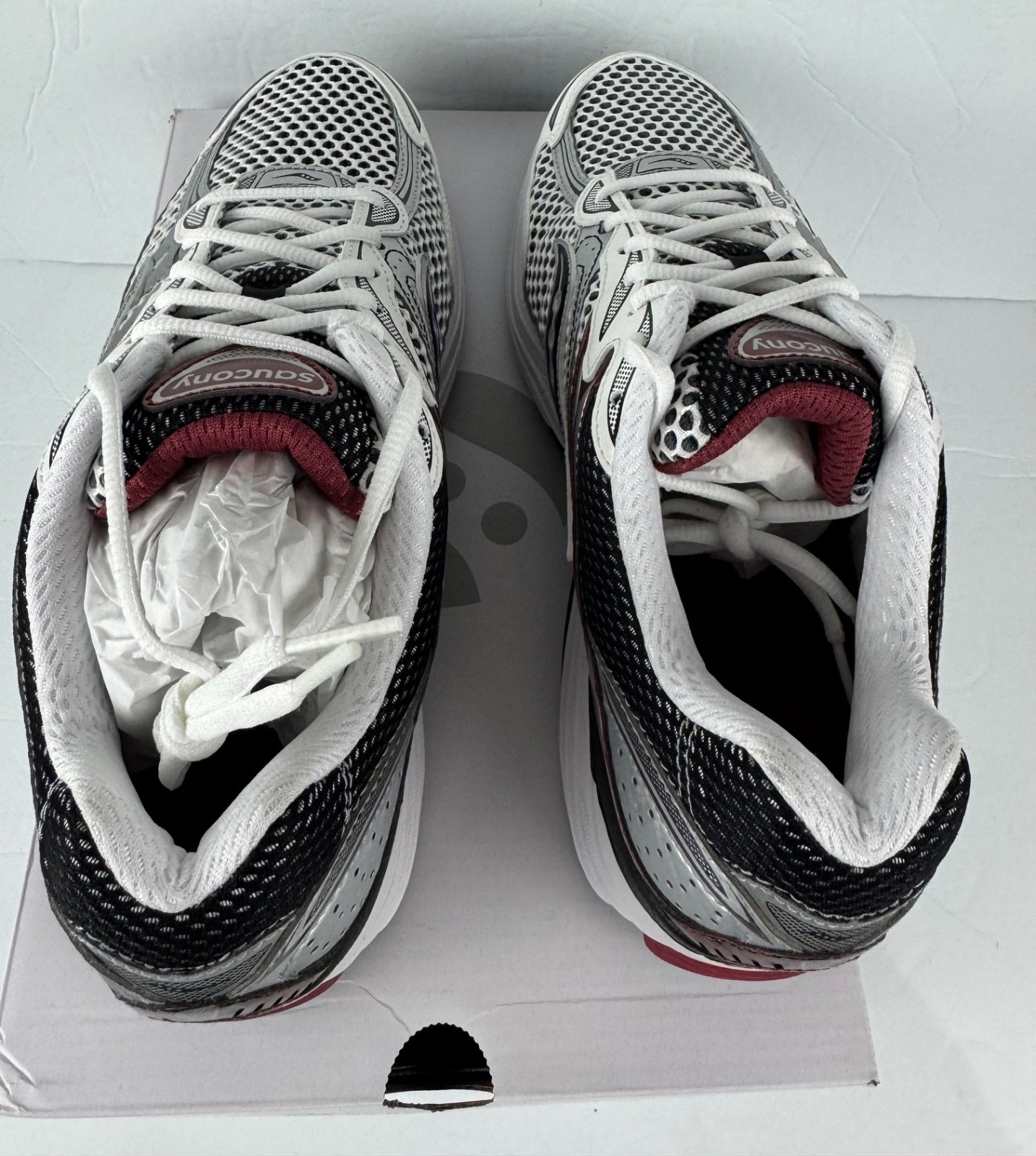 Saucony Progrid Omni 9 OG- White/Silver/Red- S70739-1- Men’s Sizes- New in Box