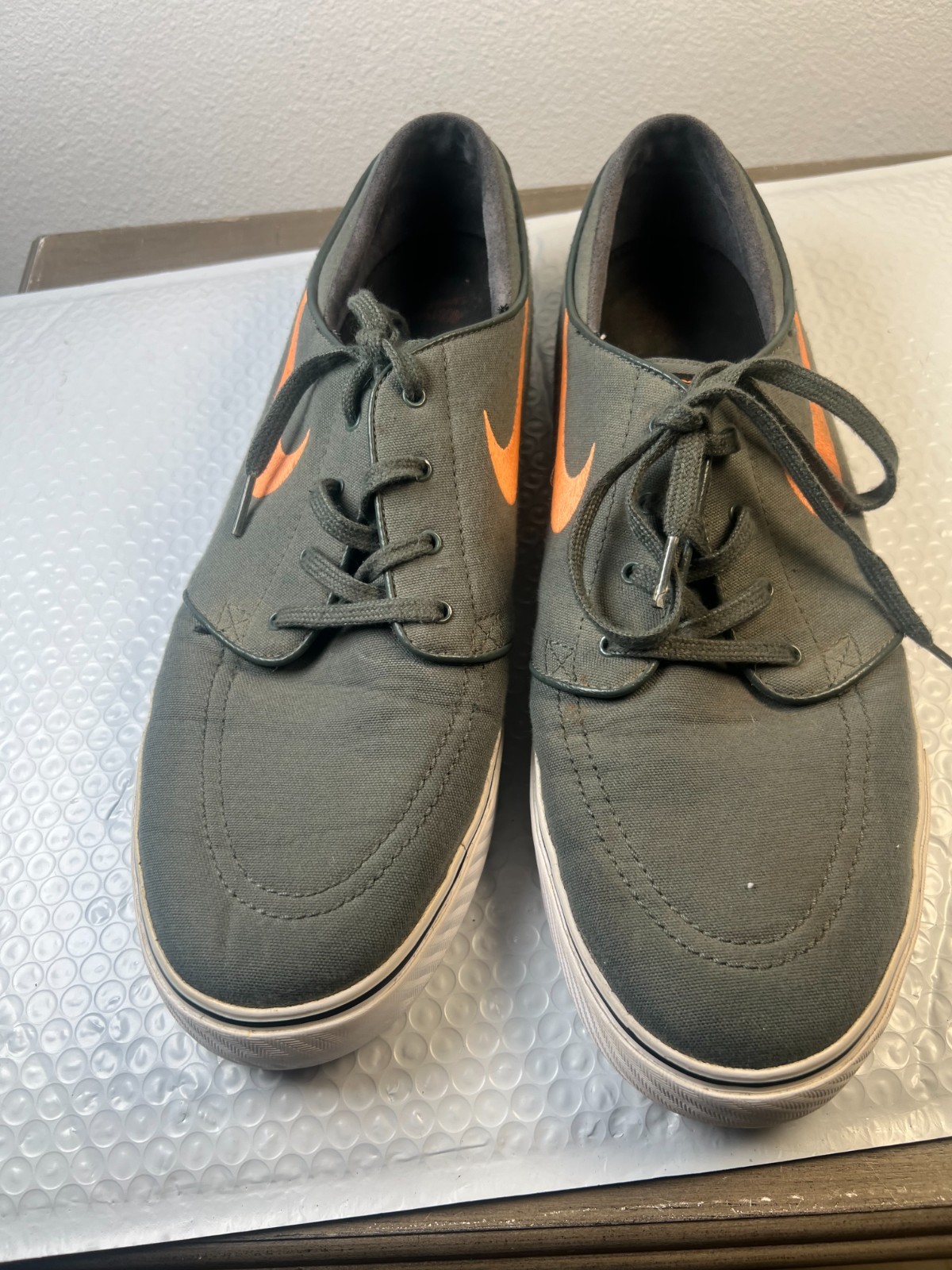NIke Stefen Janoski Low Top Olive Green SkateBoard Sneakers Size 13 Preowned
