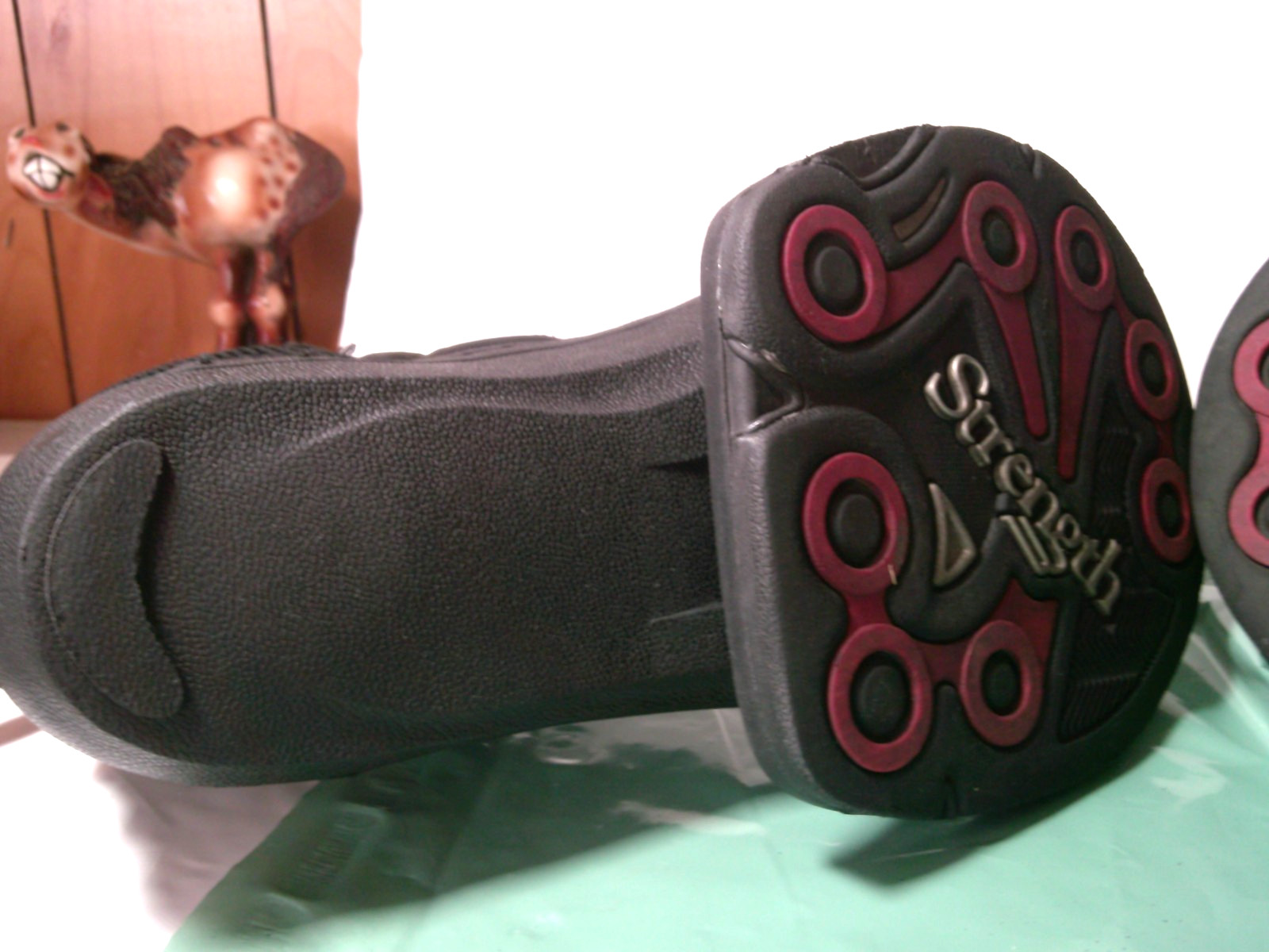 Strength Plyometric Vertical Jump Training Shoes, Men’s Size 9.5, Black / Red.