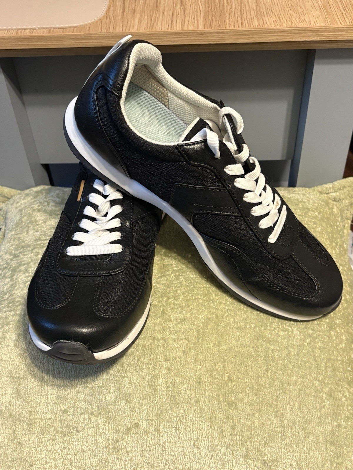 Dr. Scholl’s Women’s Shoes Black White Faux Leather Lace Up Low Top Sneakers