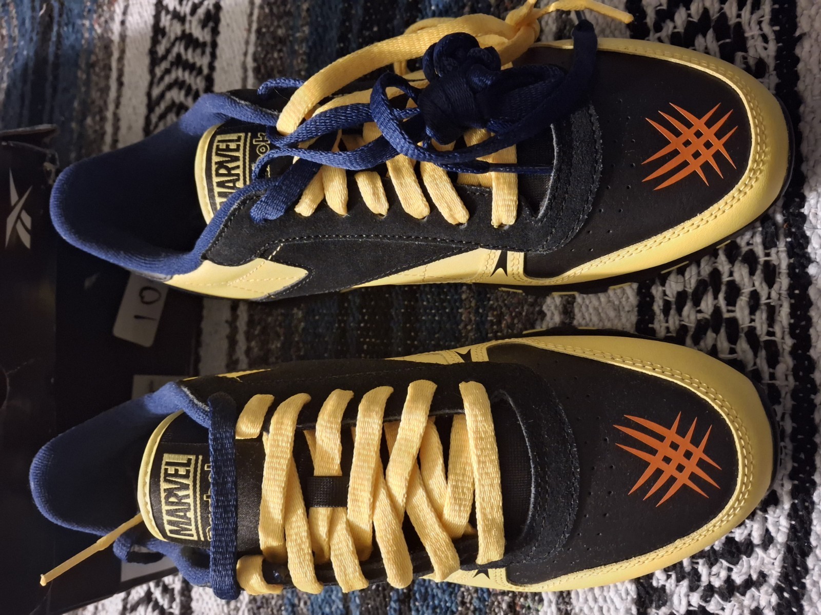 Reebok Classic Leather Unisex Size 7.5 Marvel Wolverine Running Shoes.