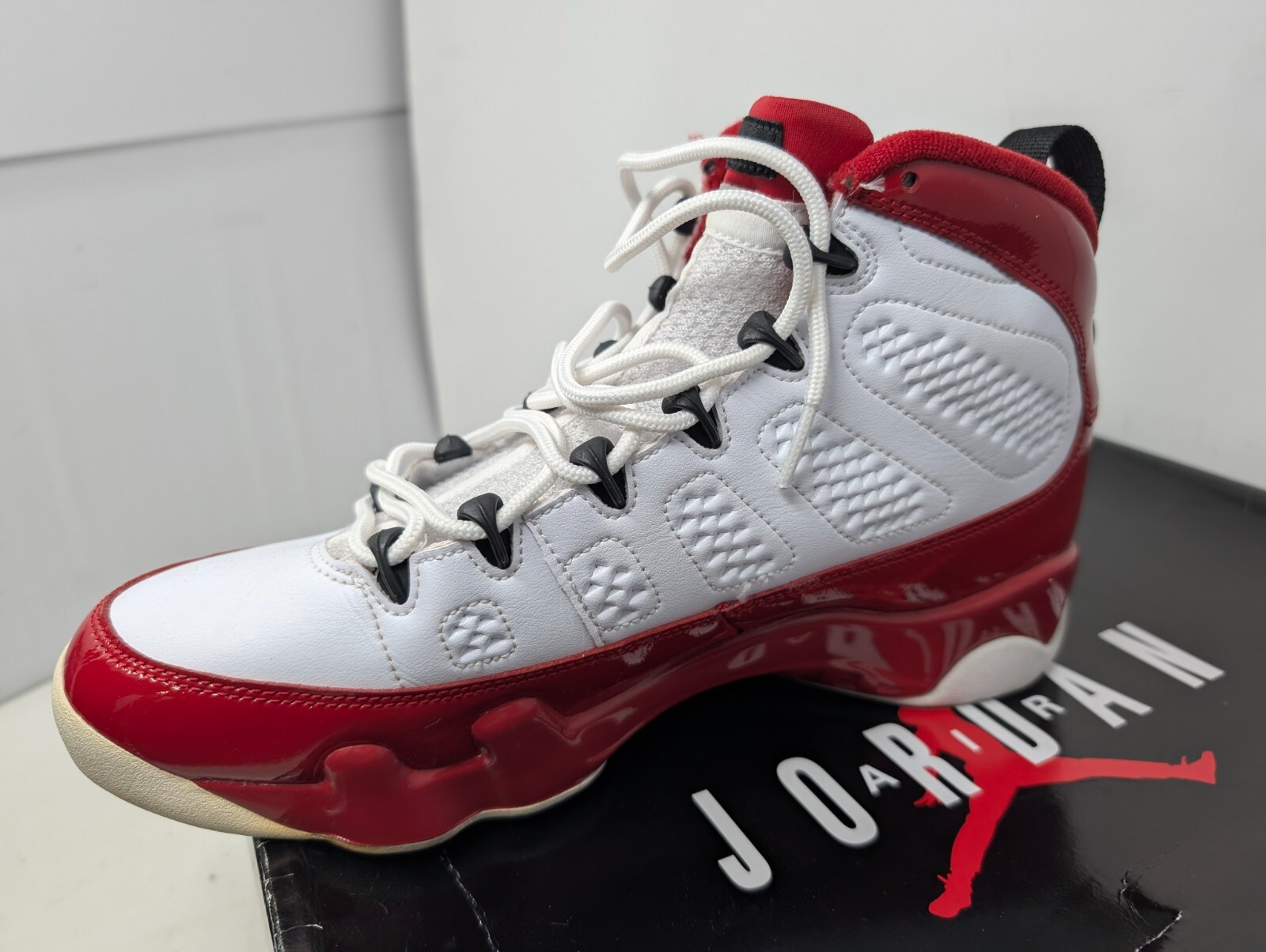 AIR JORDAN 9 IX RETRO USED WHITE GYM RED BLACK 302370 160 Size 9.5 (UU)