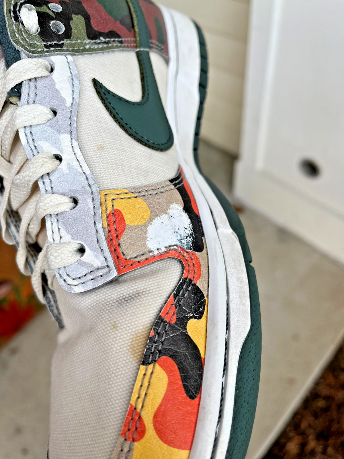 Size 9 – Nike Dunk SE Low Sail Multi-Camo