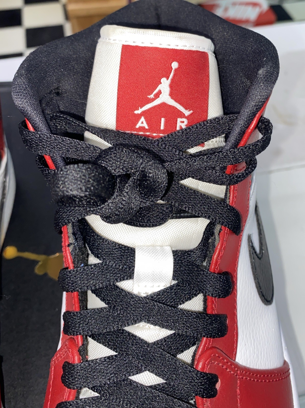 Air Jordan 1 Mid Chicago Alternate Black Red White Bred, Size 10.5-554724-173
