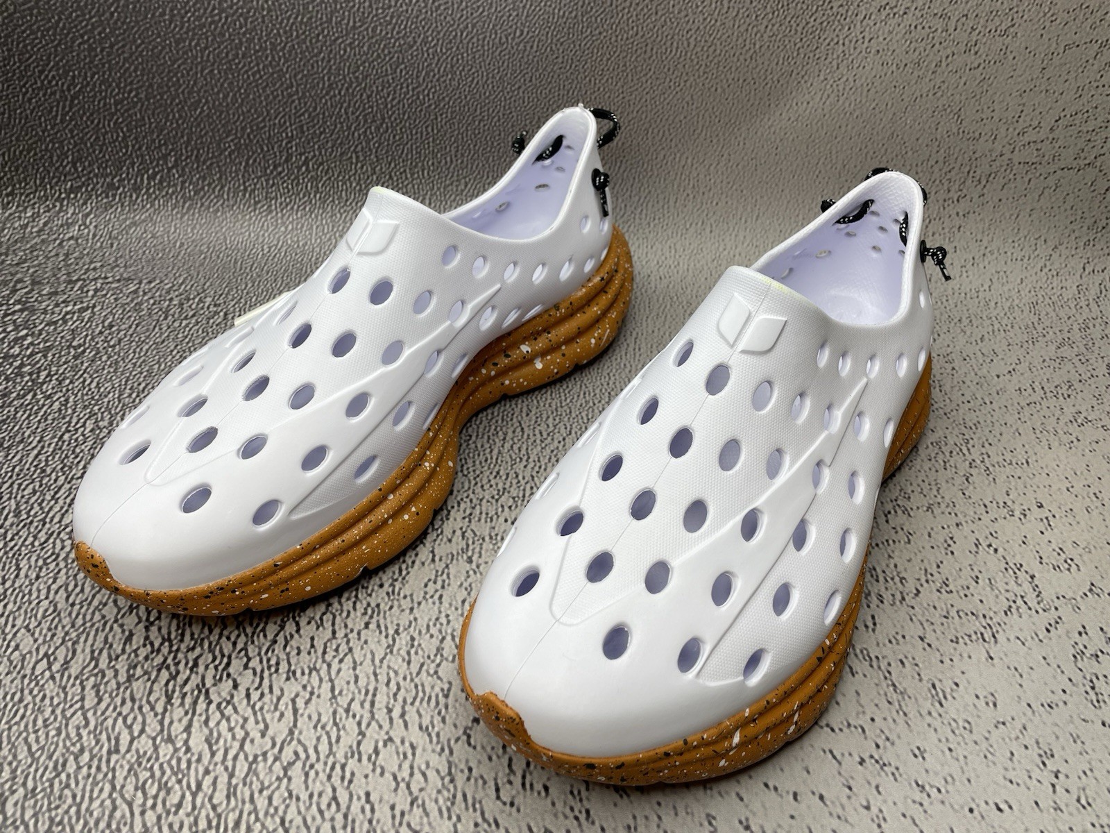 Kane Revive Shoes Men’s White Caramel Vented Rubber Sneakers US M 10 W 12