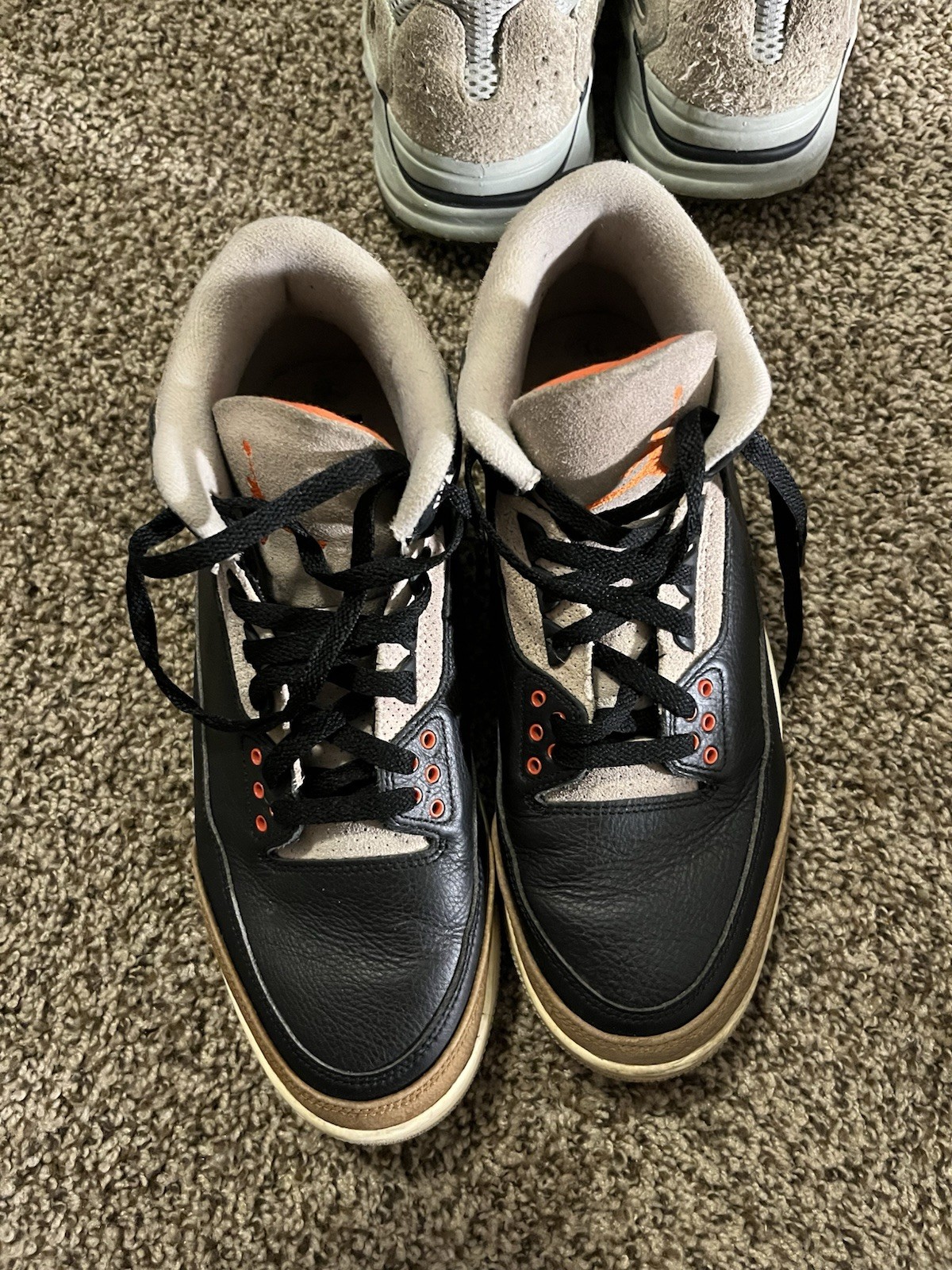Burberry Men’s Check Low Top Sneakers Beige Gray White Lace Up Strap