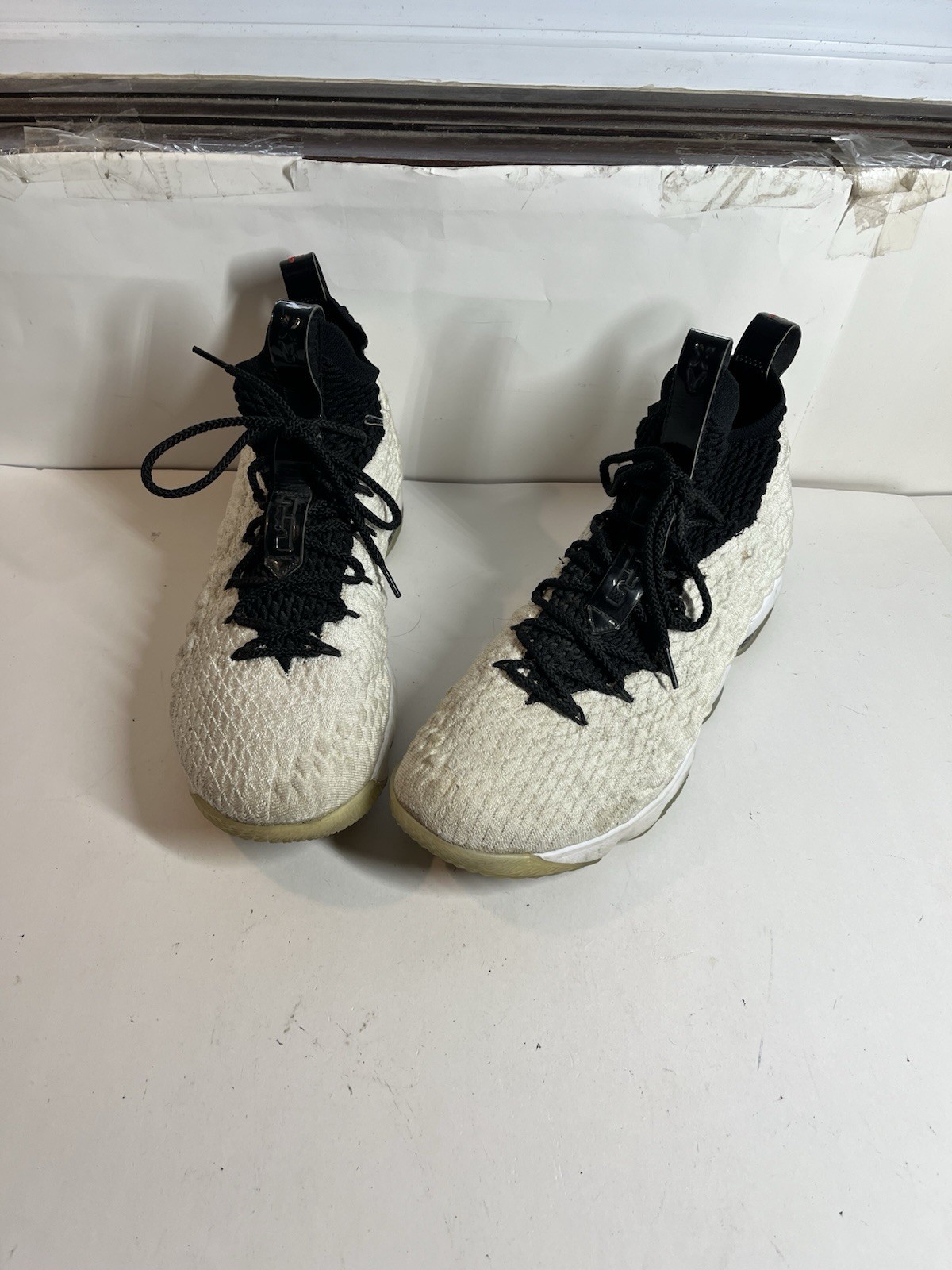 Nike LeBron 15 Men’s Size 13 Graffiti White/Black AQ2363-100 Basketball Shoes