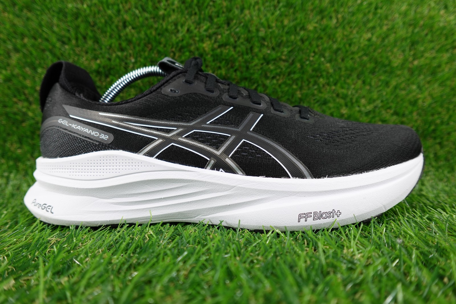 Asics Gel-Kayano 32 Shoes Mens Size 10 Wide Black White Running Athletic Sneaker