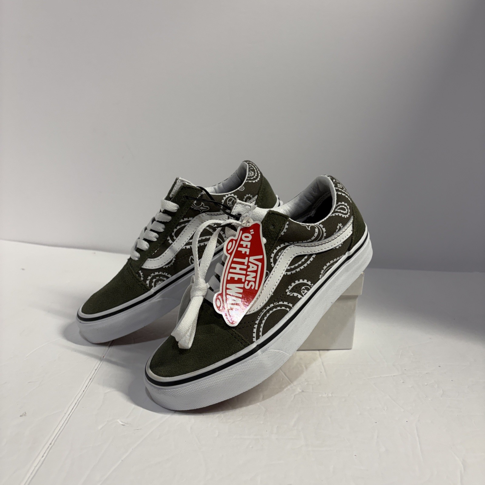 Women’s Size 5 – Vans Old Skool Peace Paisley – Grape Leaf cute skater shoes