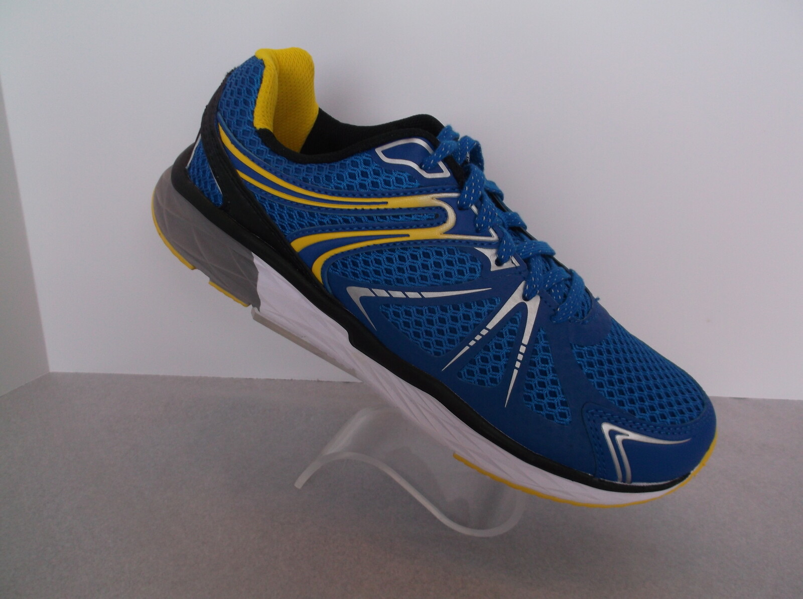 AVIA BLUE WITH YELLOW ACCENTS CUSHIONED INSOLE MEN’S WALKING SHOE NEW
