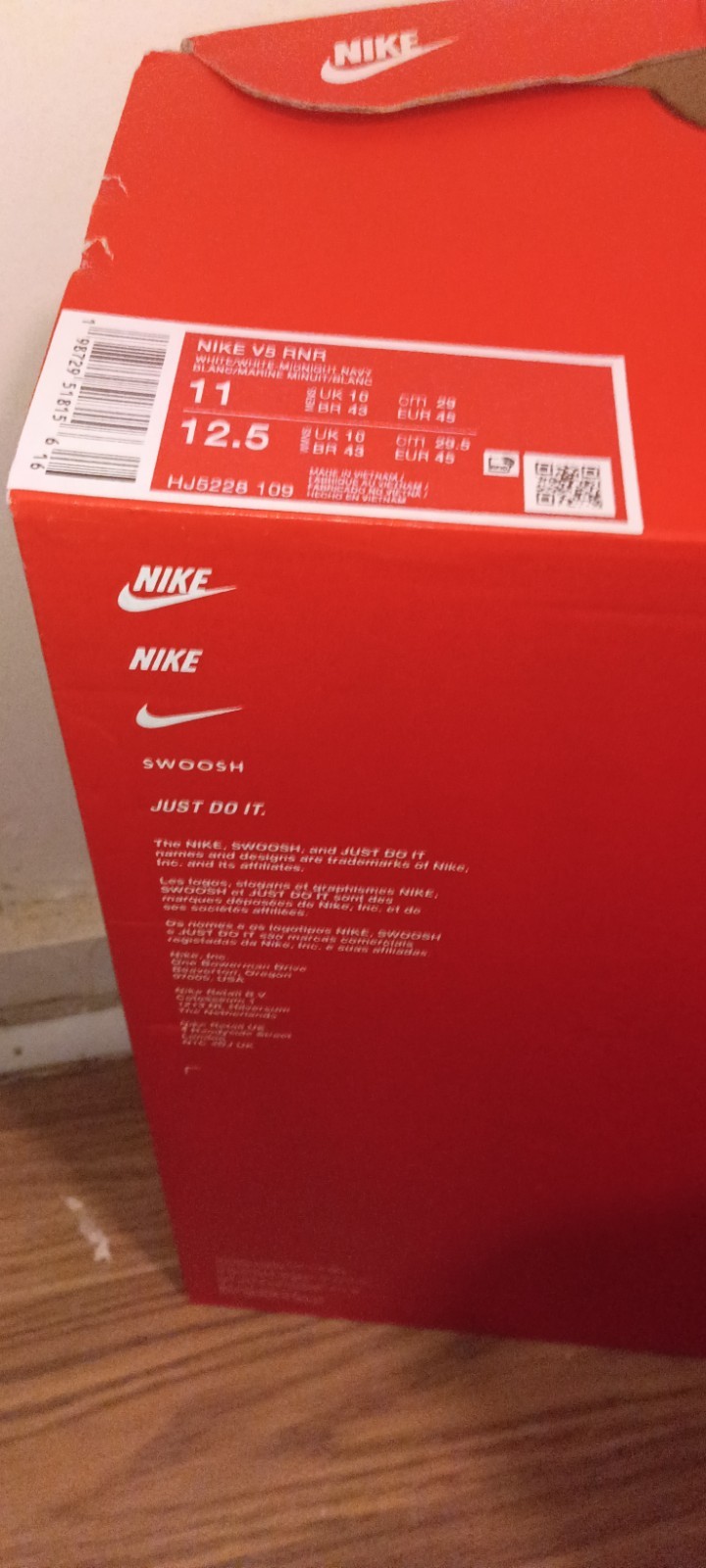 Nike V5 RNR White/Navy/Black Size 11US