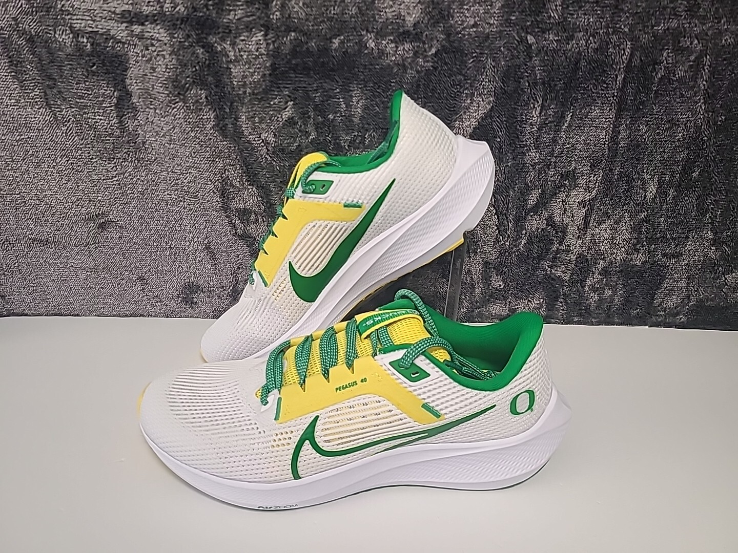 Men’s 8.5 Nike Air Pegasus 40 Oregon Ducks Green White Yellow DZ5979-100
