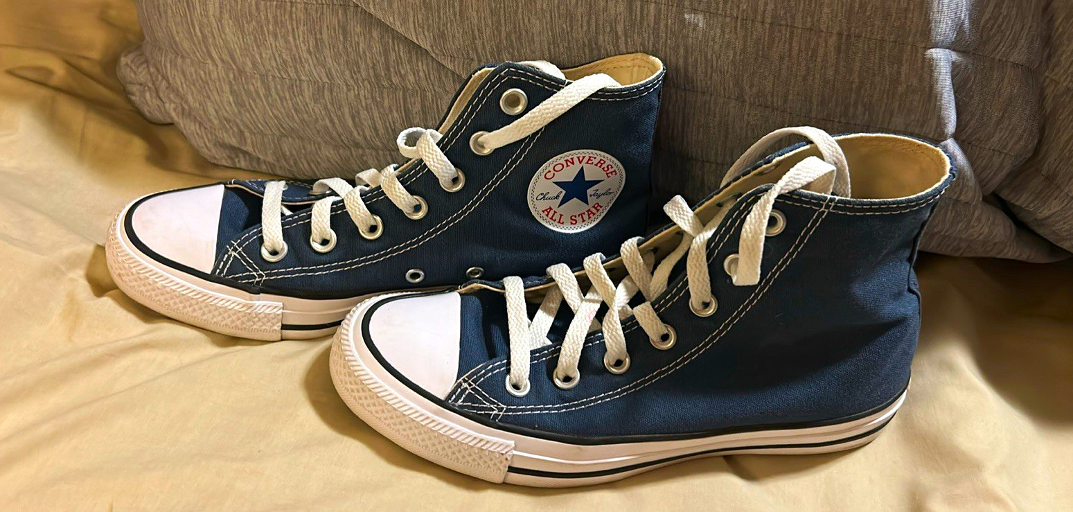 Converse Chuck Taylor All Star High Top Sneakers Navy/White Canvas woman’s