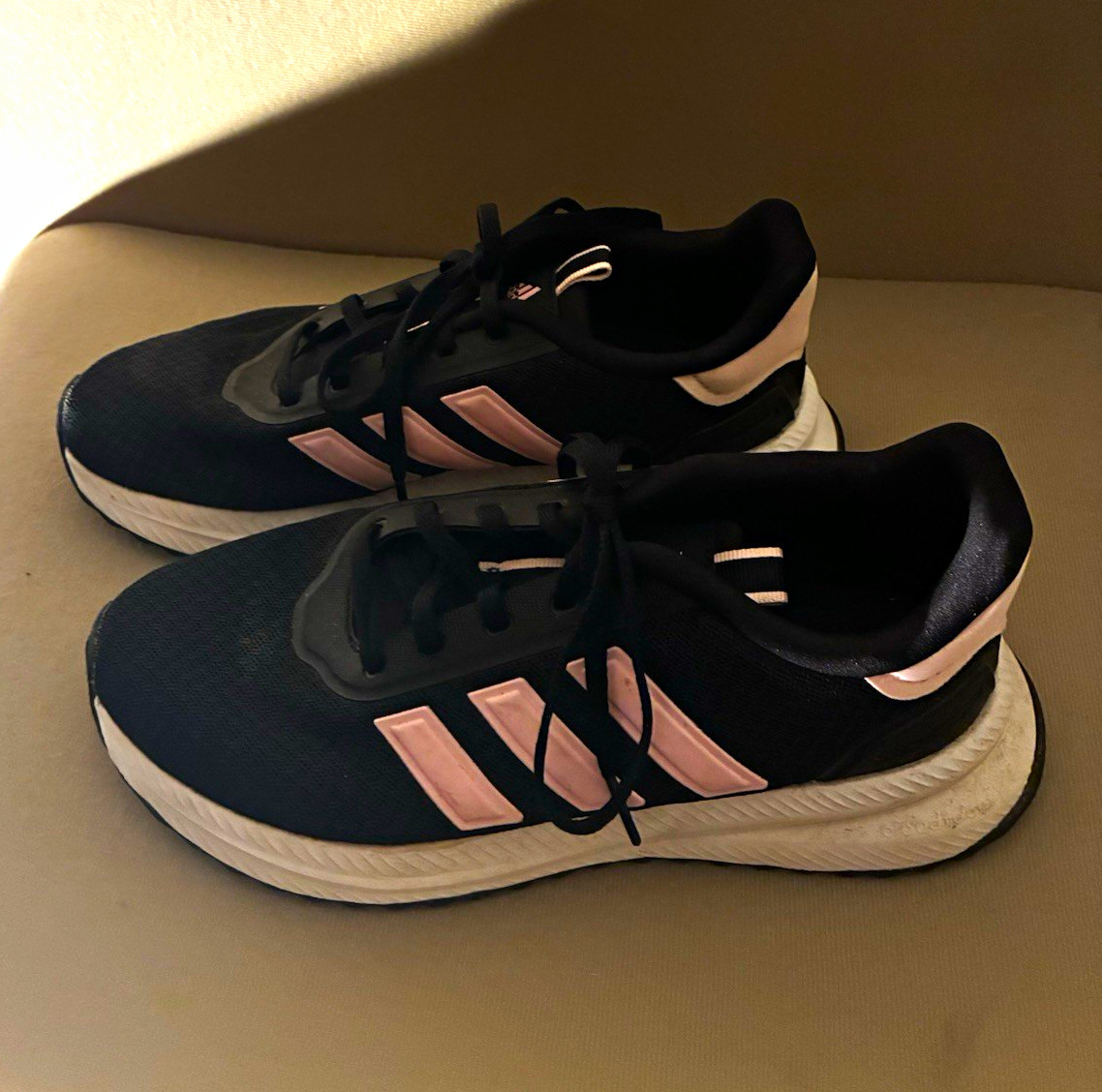 adidas Cloudfoam Comfort Low Top Lace-Up Athletic Sneakers Black Pink White