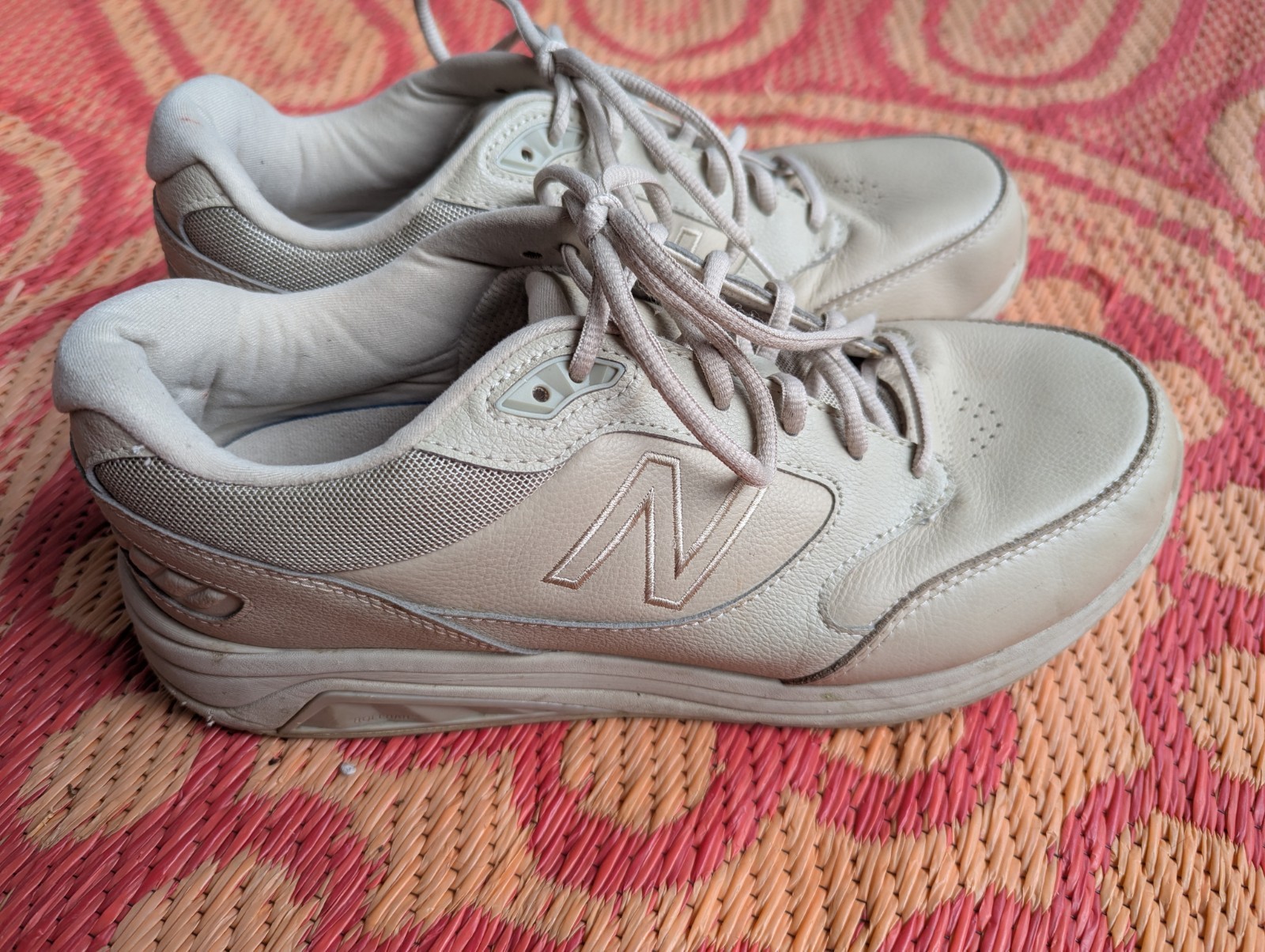 Men’s New Balance Walking Shoe Size 9.5 Beige Leather MW928BN3