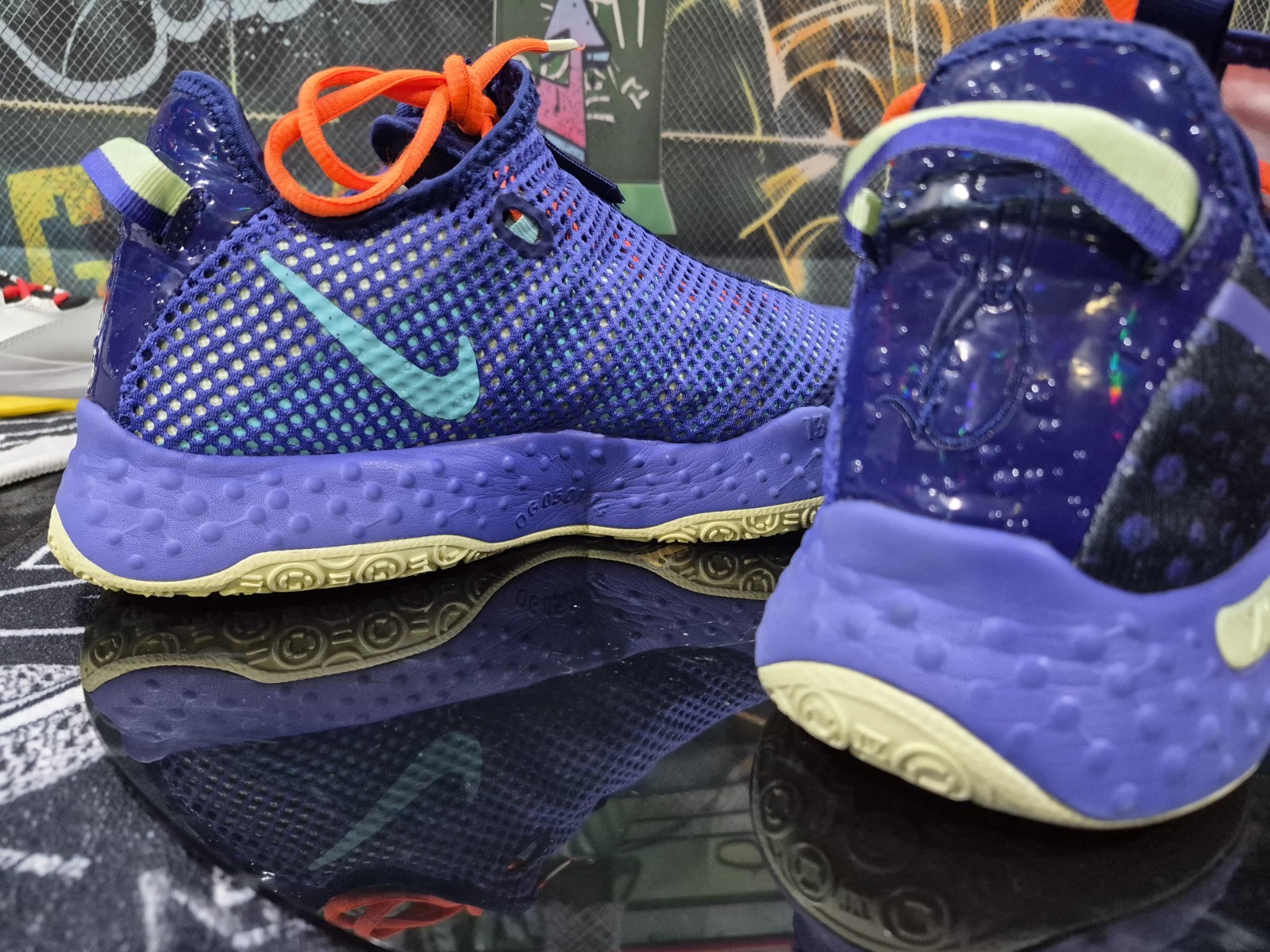 Nike Men’s Low Top Gatorade Limited Sneakers Purple/Black/Orange Lace Up Zip