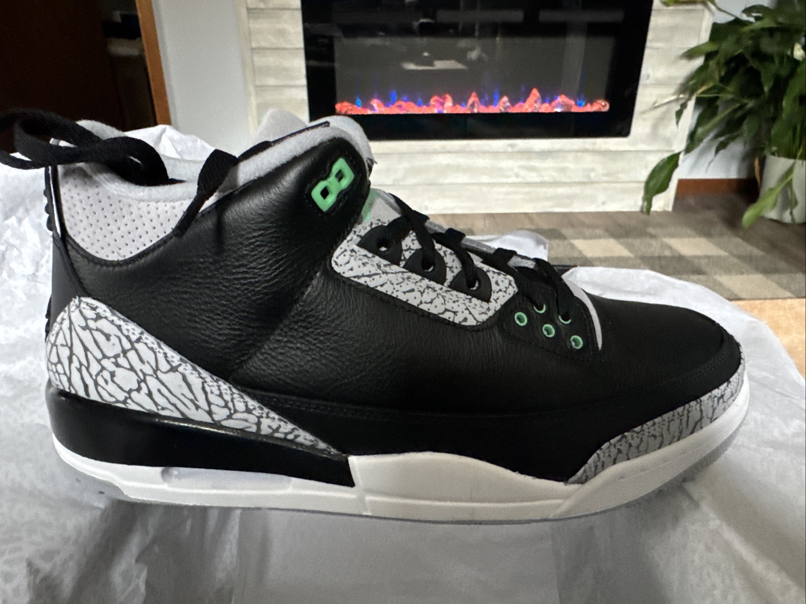 Nike Air Jordan 3 Retro Green Glow Size 13 CT8532-031 NEW Box Authentic