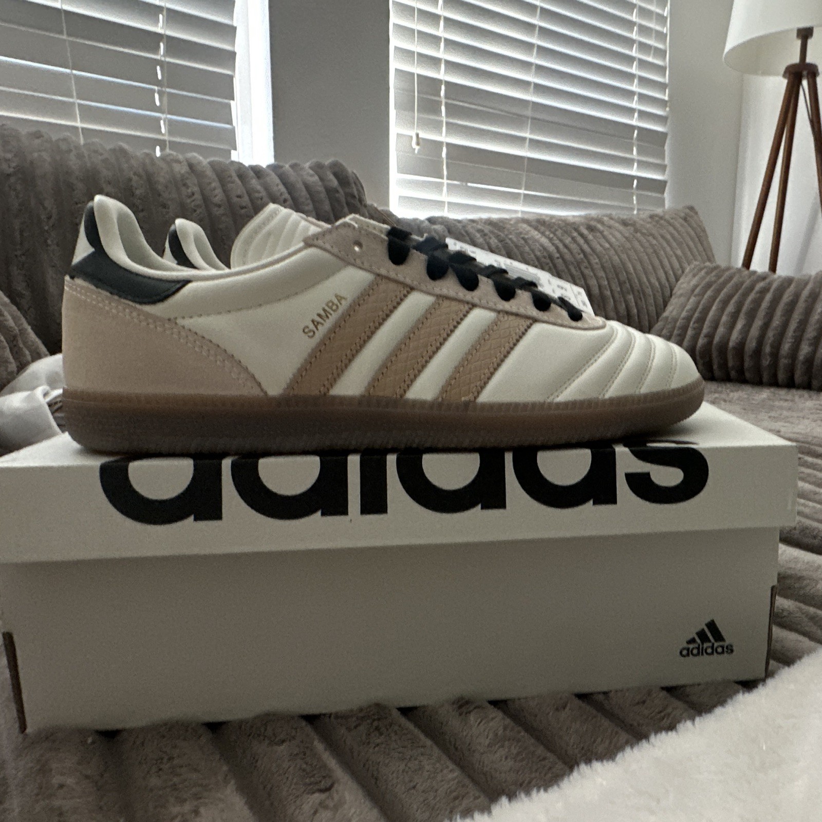 adidas Samba Men’s Low Top Leather Lace-Up Sneakers Beige White Black Gum