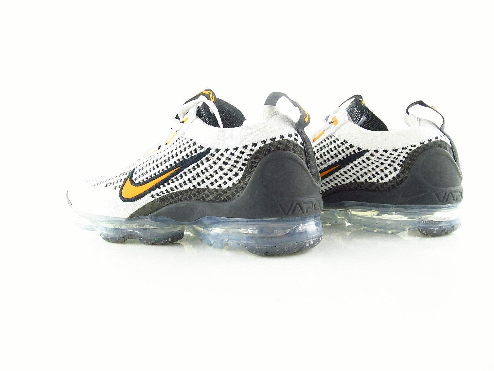 Nike Air VaporMax Flyknit White Kumquat DB1550 104 Sample US_3.5Y UK_3 Eur_35.5